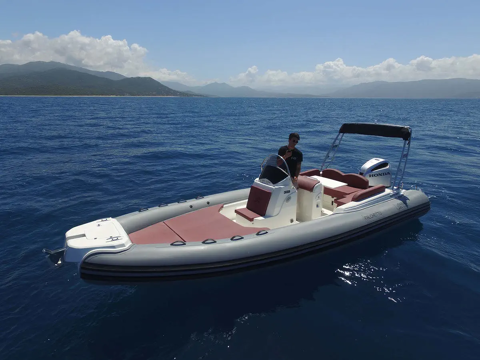 Bateaux &agrave; moteur Pneumatique - Semi-rigide 2021 occasion Frejus 83600