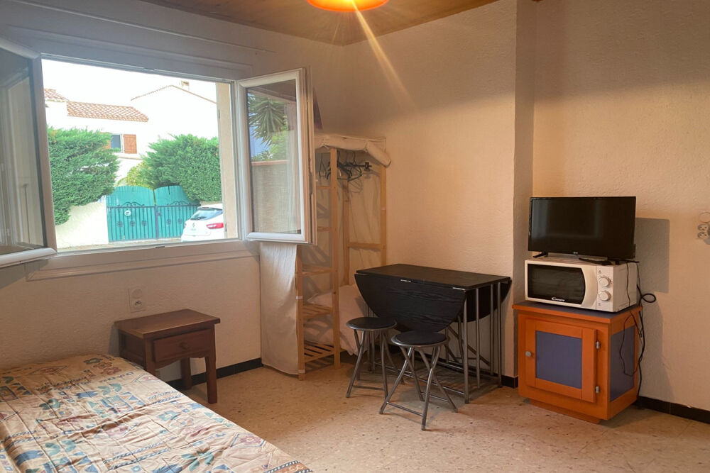 Location Appartement Studio meublé à l'année   Saint-Cyprien St cyprien