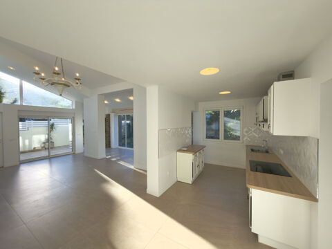   Maison Climatis�e et R�nov�e de Plain-Pied avec Garage   Sor�de Maison - 4 pi�ce(s) - 97 m�