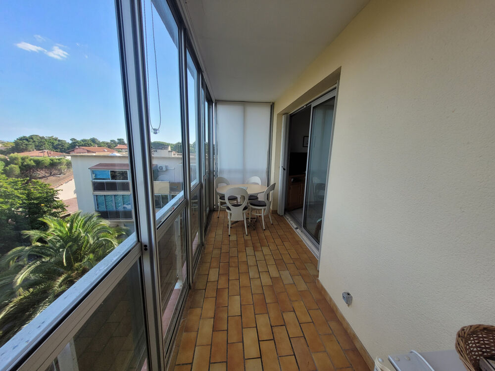 Résidence sécurisée avec ascenseur 'Le Petit Bois' 3ème étage Studio Cabine 21,45m2 avec Loggia Cave Parking