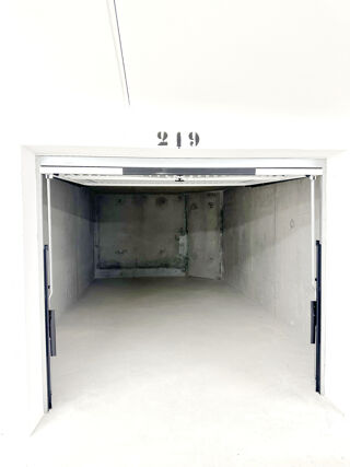  Parking / Garage à louer 24 m²