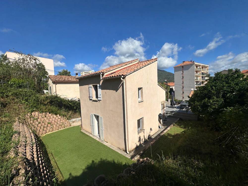RARE! MAISON DE VILLE AVEC JARDIN ET TERRASSE AJACCIO
