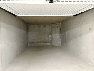  Parking / Garage à louer 24 m²