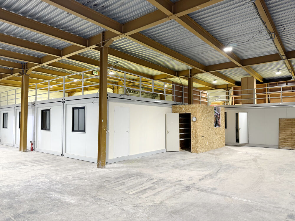   LOCAL COMMERCIAL / ENTREPOT 885 M2 DIVISIBLES AJACCIO/STILETTO 