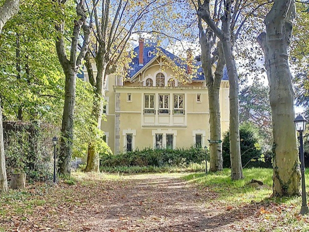  vendre  Proprit/chteau Saint-Julien-Molin-Molette (42220)