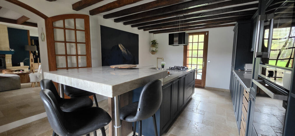 Élégance et Volumes : Demeure d'Exception de 222 m2