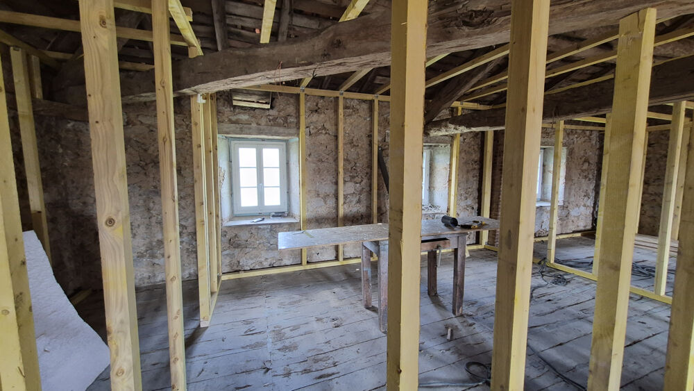 Authentique ferme du XIXe siècle avec fort potentiel 4 hectares de tranquillité aux portes de Panazol