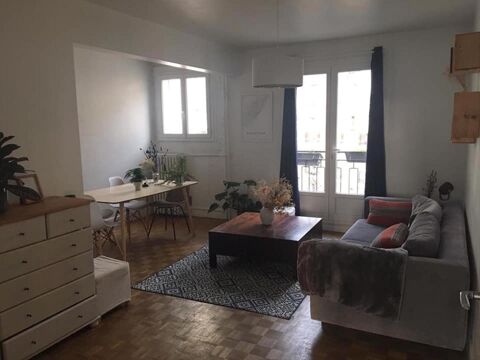 Location Appartement 950 Paris 18