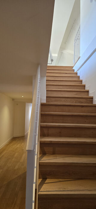  Appartement à louer 6 pièces 167 m²