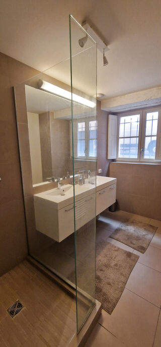  Appartement à louer 3 pièces 75 m²