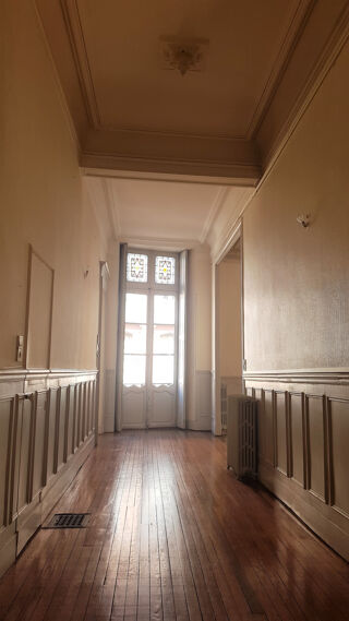  Appartement � louer 6 pi�ces 212 m�