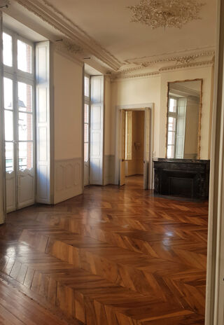  Appartement � louer 6 pi�ces 212 m�