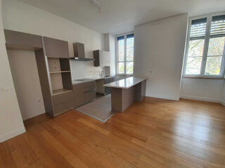  Appartement à louer 3 pièces 78 m²