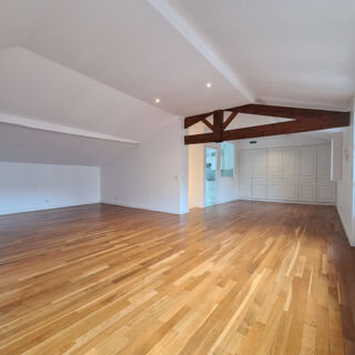  Appartement à louer 5 pièces 124 m²