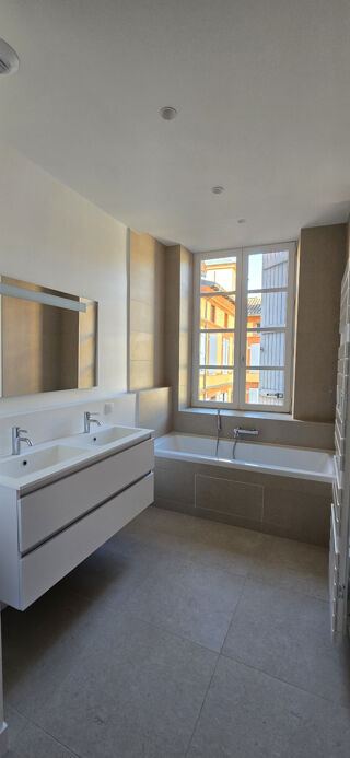  Appartement � louer 4 pi�ces 114 m�