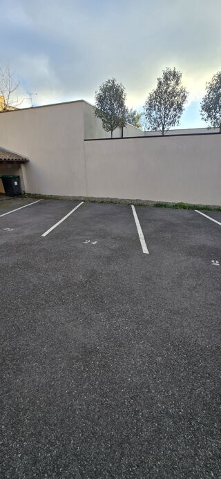  Parking / Garage à louer 
