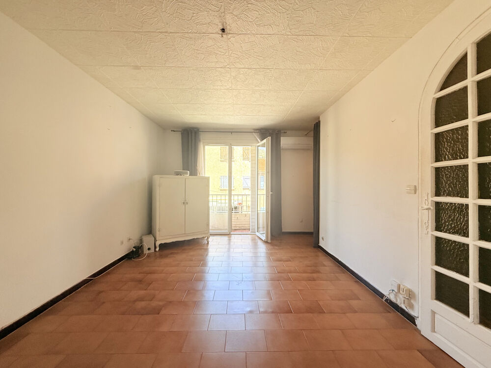 Studio 28 m2 Centre de Carqueiranne 1er étage