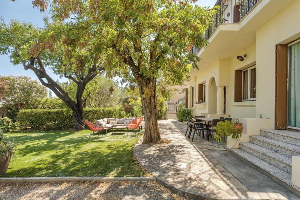 La Valette-du-Var Maison de caractère des années 1938, 160m2 H, entièrement rénovée Garage 644 m2