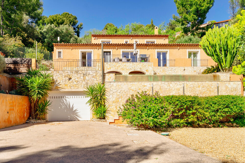 Villa de prestige avec ascenseur- Ollioules, limite Sanary-sur-mer