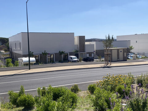Cuers : Murs commerciaux avec terrasse et parking 2220000 83390 Cuers