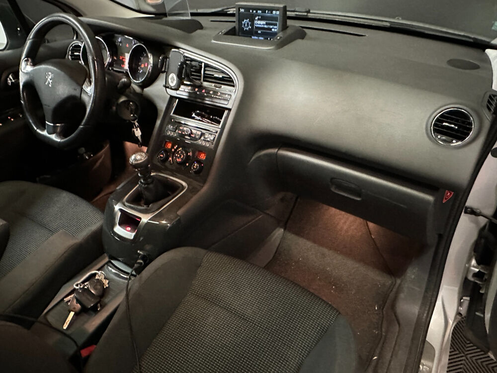 5008 1.6 HDi 115ch FAP BVM6 Allure 5pl 2015 occasion 49100 Angers