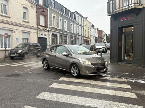 Peugeot 208 DIESEL 92ch Finition Allure / IDEAL JEUN