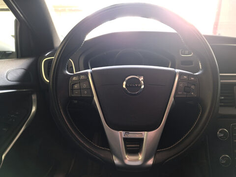 V40 T2 122 ch Geartronic 6 R-DESIGN 2020 occasion 85300 Challans