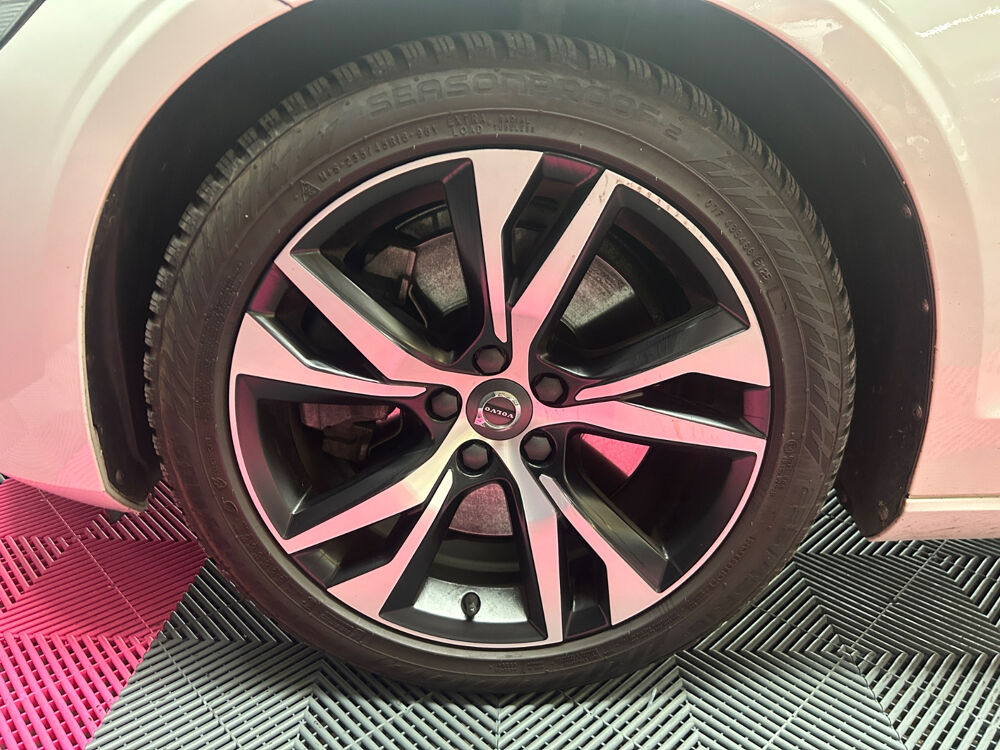 V60 T8 Twin Engine 303 ch + 87 ch Geartronic 8 R-Design 2019 occasion 73000 Chamb&eacute;ry
