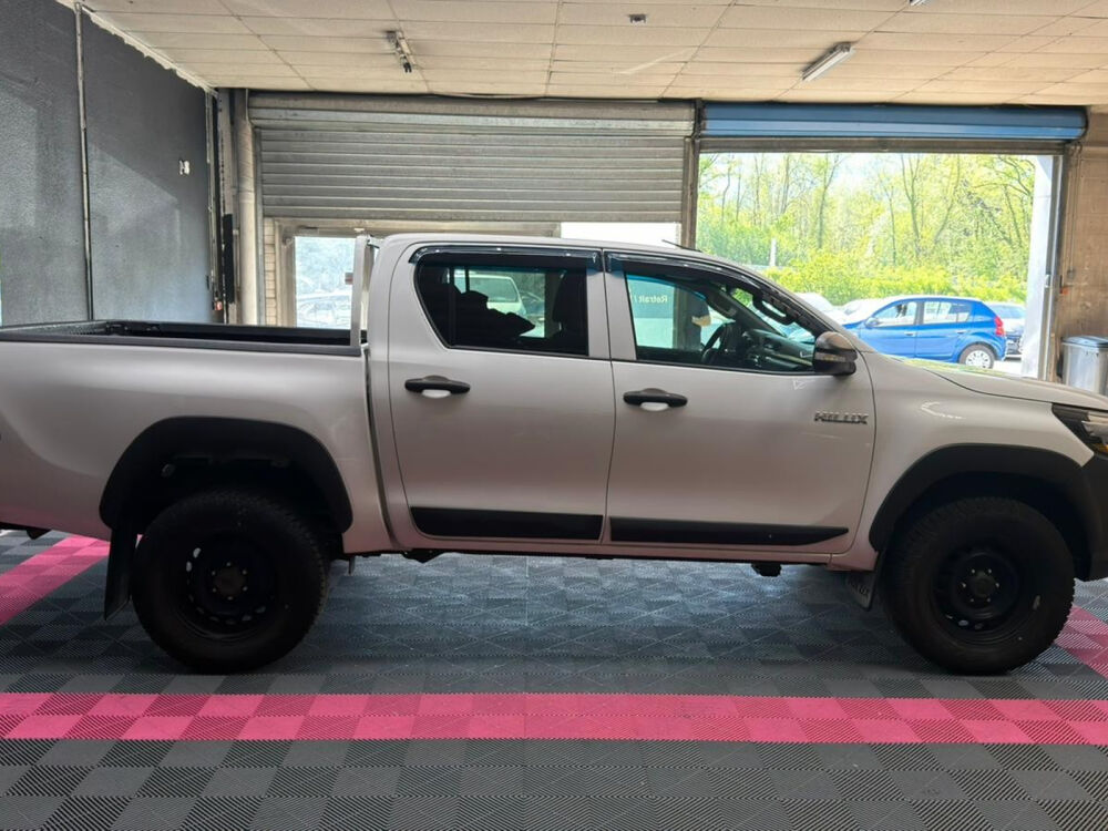 Hilux HILUX DBLE CAB 4WD 2.4L 150 D-4D LECAP 2017 occasion 73000 Chamb&eacute;ry