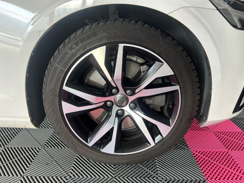 V60 T8 Twin Engine 303 ch + 87 ch Geartronic 8 R-Design 2019 occasion 73000 Chamb&eacute;ry