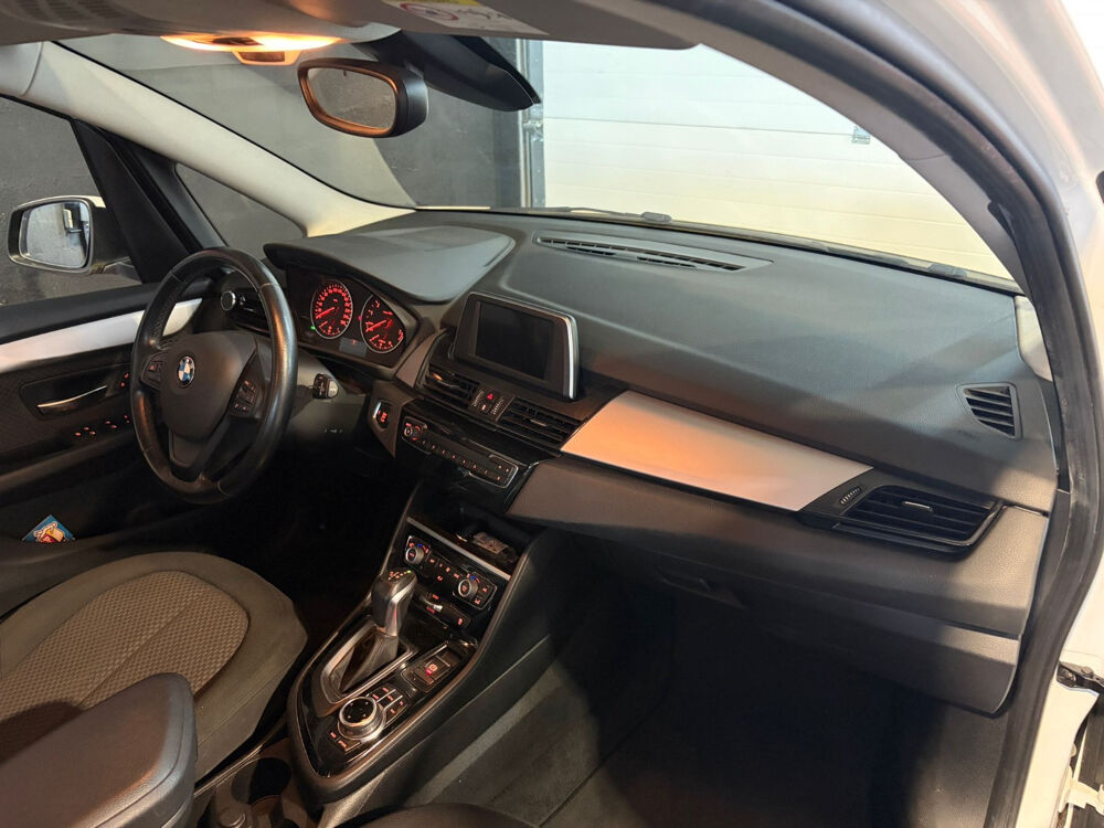 Serie 2 Gran Tourer 218i 136 ch Lounge A 2016 occasion 77250 Moret Loing Orvannes