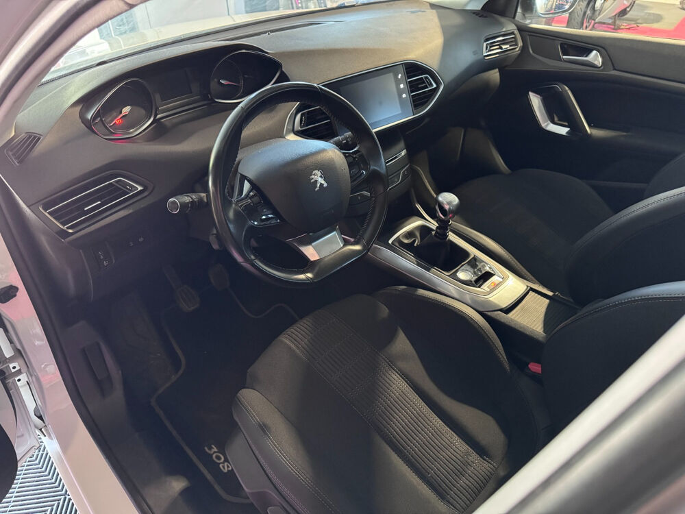 308 PureTech 130ch S&S BVM6 Allure 2019 occasion 77250 Moret Loing Orvannes