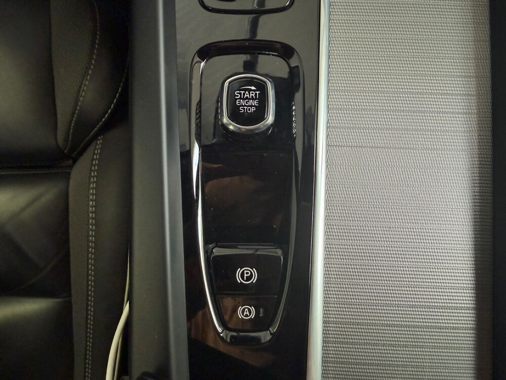 XC60 T6 Recharge AWD 253 ch + 145 ch Geartronic 8 R-Design 2022 occasion 17139 Dompierre-sur-Mer