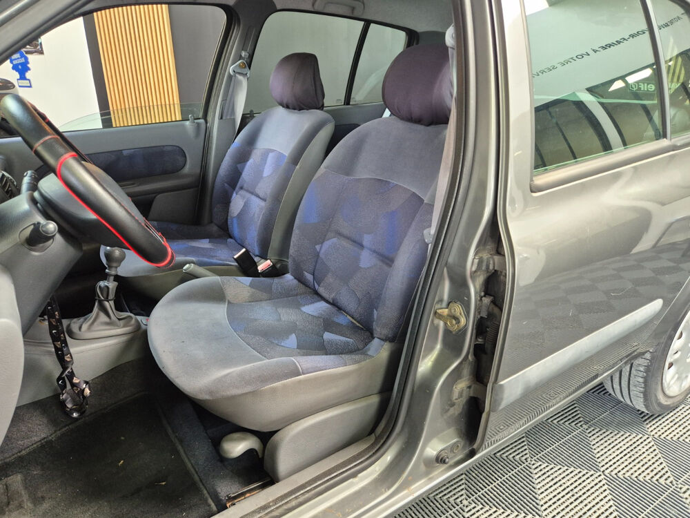 Clio II Clio 1.4i RXE 2000 occasion 17139 Dompierre-sur-Mer