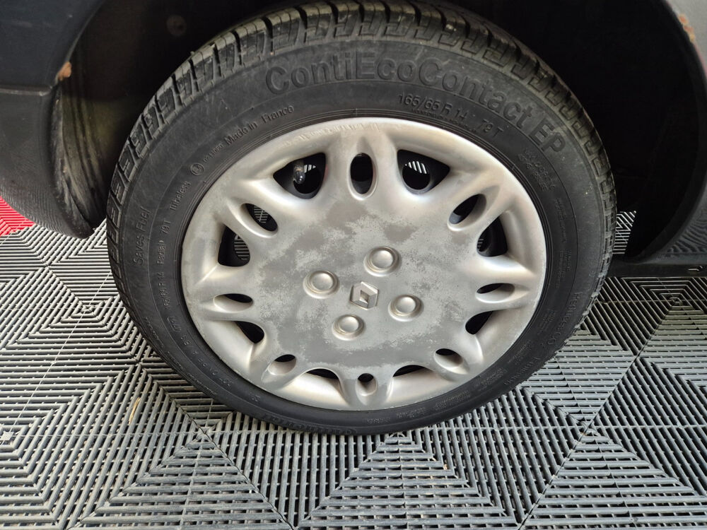 Clio II Clio 1.4i RXE 2000 occasion 17139 Dompierre-sur-Mer