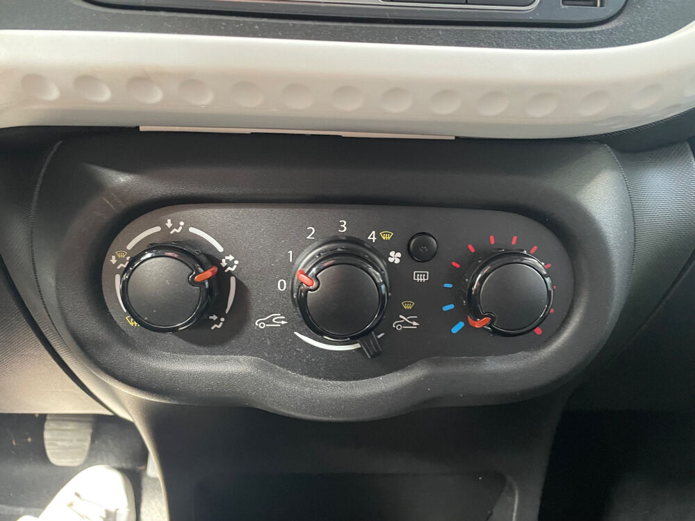 Twingo III 1.0 SCe 70 E6 Intens 2016 occasion 17139 Dompierre-sur-Mer
