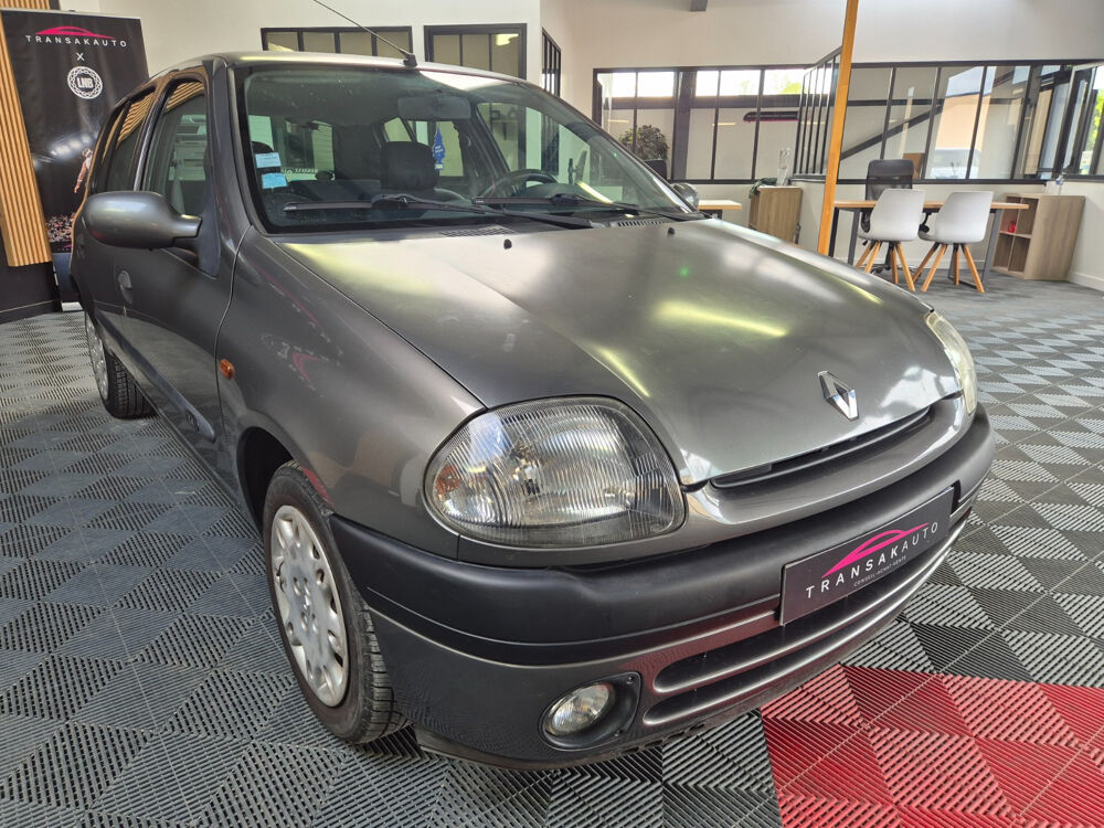 Clio II Clio 1.4i RXE 2000 occasion 17139 Dompierre-sur-Mer