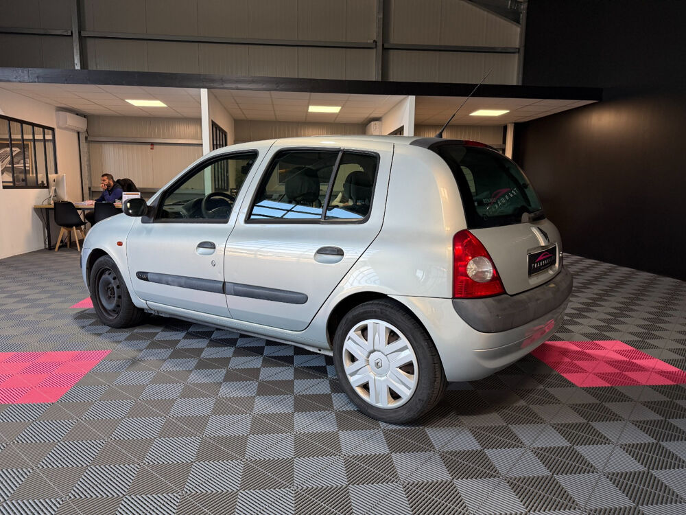 Clio II Clio 1.6i 16V Privil&egrave;ge 2002 occasion 85190 Venansault