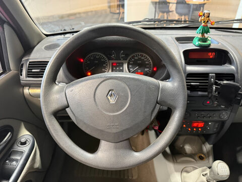 Clio II Clio 1.6i 16V Privil&egrave;ge 2002 occasion 85190 Venansault