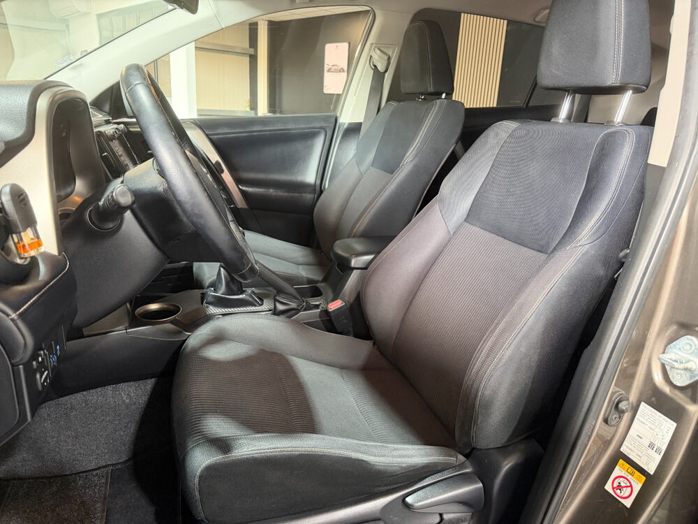 RAV 4 RAV4 124 D-4D 2WD Lounge 2013 occasion 85190 Venansault