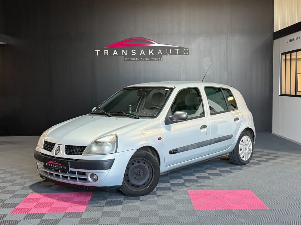 Clio II Clio 1.6i 16V Privil&egrave;ge 2002 occasion 85190 Venansault