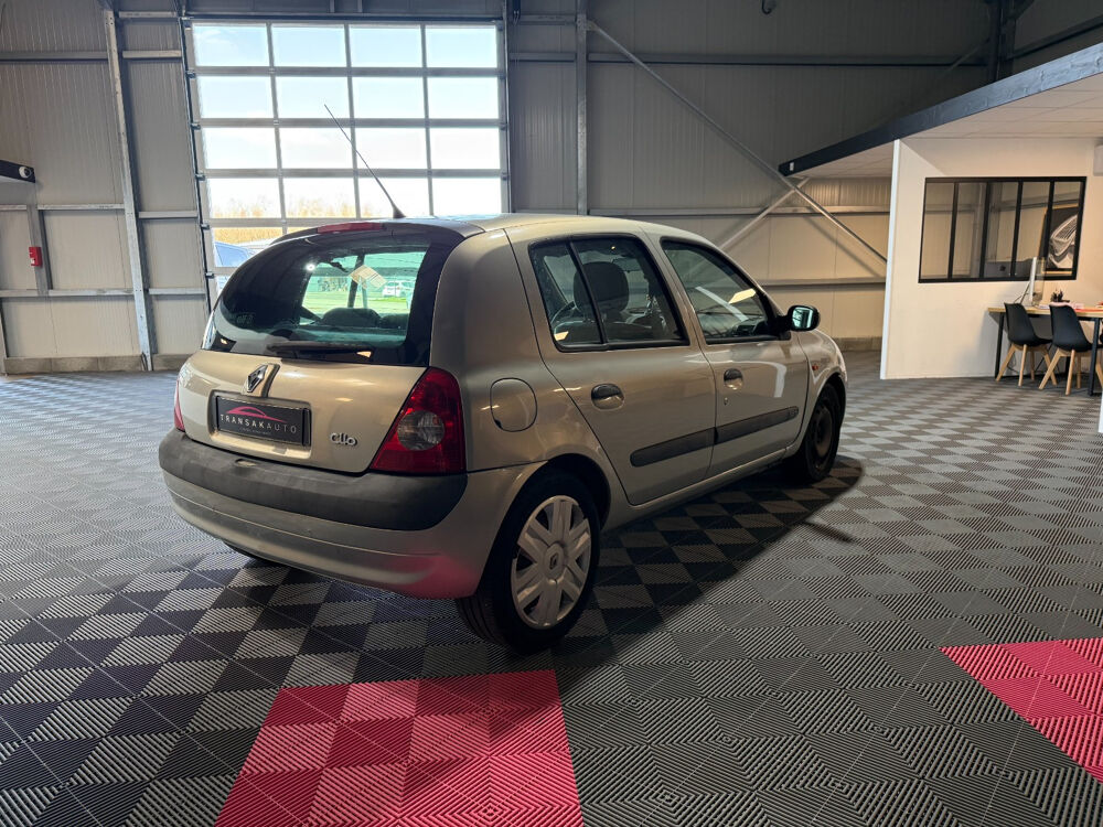 Clio II Clio 1.6i 16V Privil&egrave;ge 2002 occasion 85190 Venansault