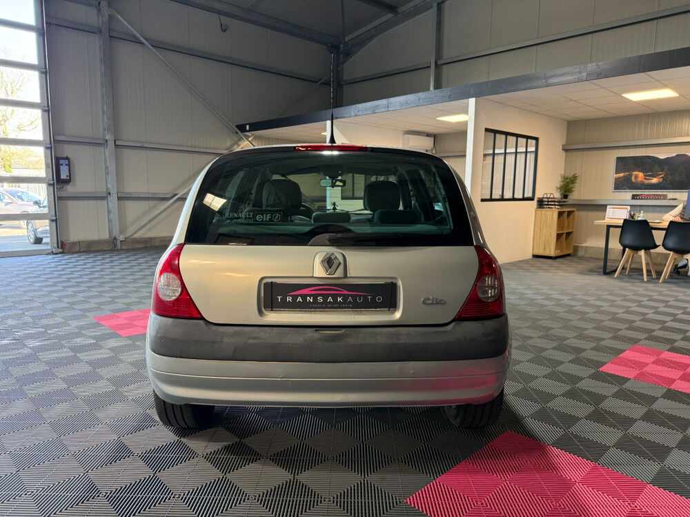 Clio II Clio 1.6i 16V Privil&egrave;ge 2002 occasion 85190 Venansault
