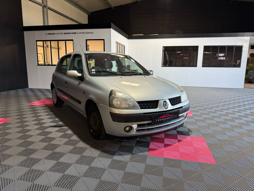 Clio II Clio 1.6i 16V Privil&egrave;ge 2002 occasion 85190 Venansault