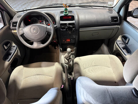 Clio II Clio 1.6i 16V Privil&egrave;ge 2002 occasion 85190 Venansault