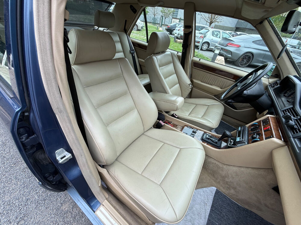 300 E SportLine A 1991 occasion 71680 Cr&ecirc;ches-sur-Sa&ocirc;ne