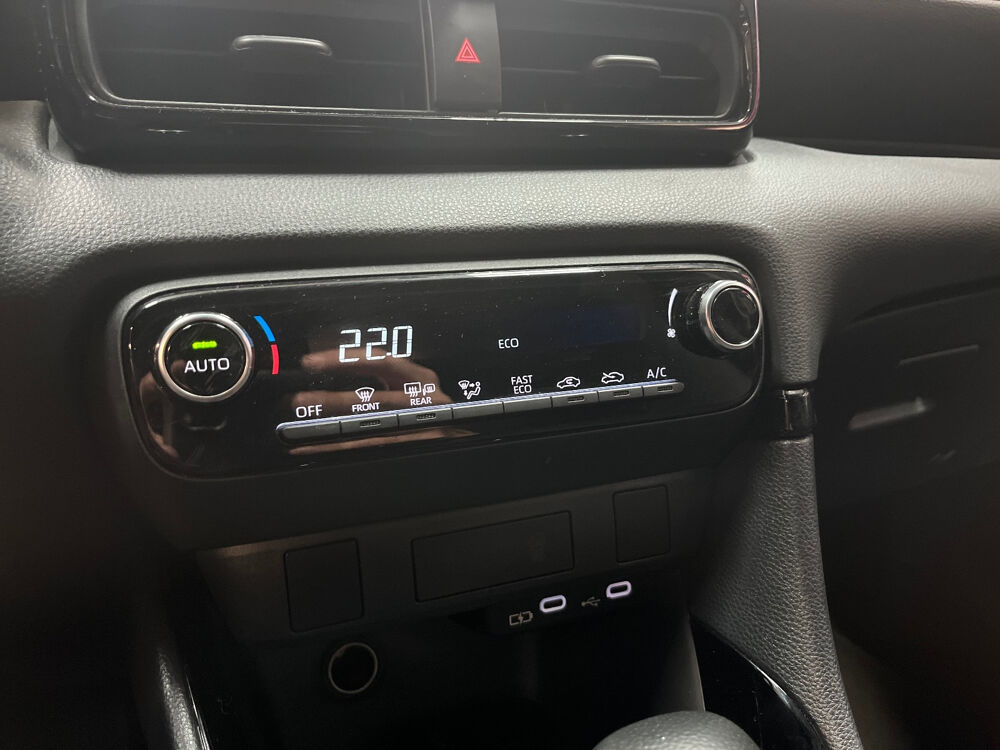 Yaris Hybride 116h Design 2024 occasion 06700 Saint Laurent du Var