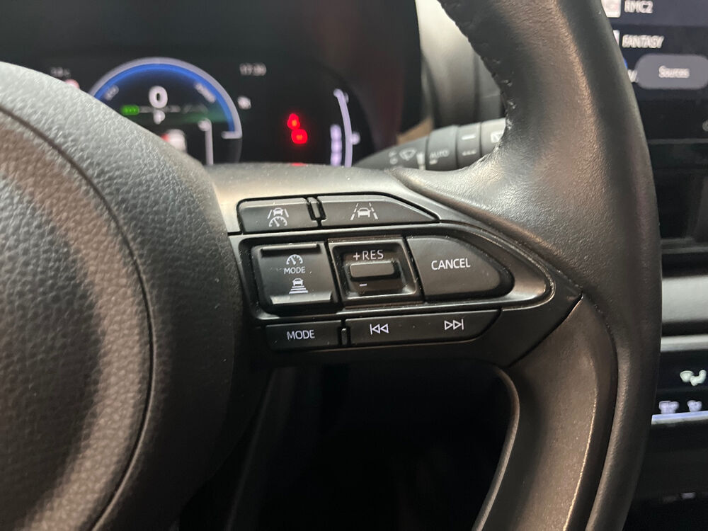 Yaris Hybride 116h Design 2024 occasion 06700 Saint Laurent du Var