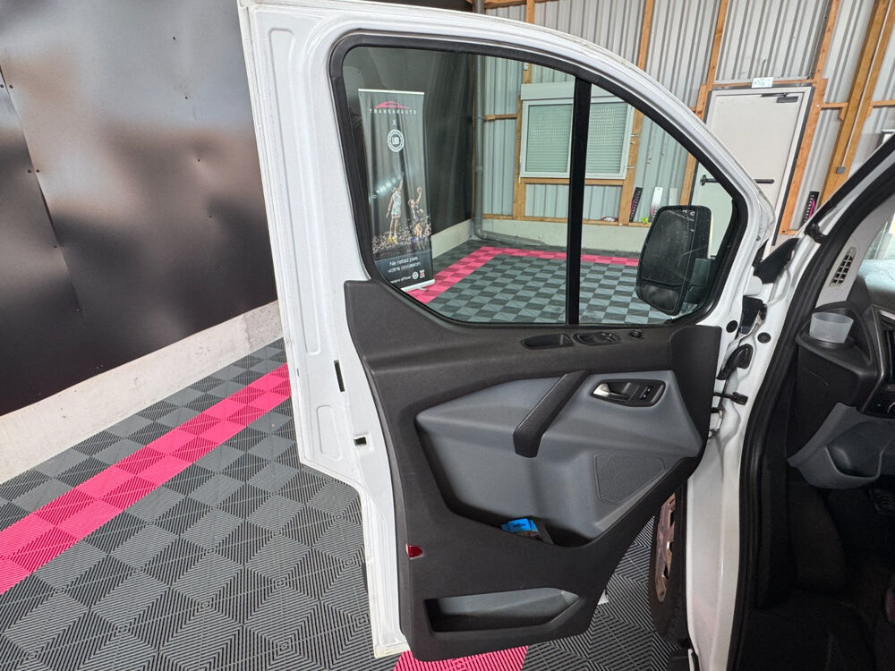 Transit Custom TRANSIT CUSTOM FOURGON 310 L2H1 2.0 TDCi 105 AMBIENTE 2017 occasion 56120 Les Forges de Lanou&eacute;e