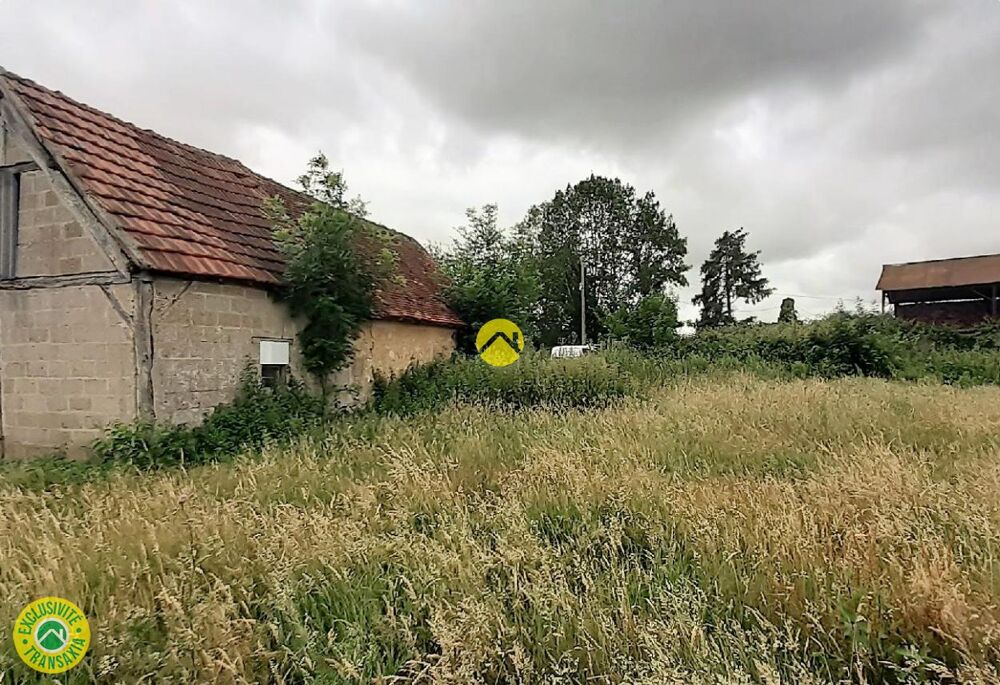 Terrain avec ancienne bâtisse